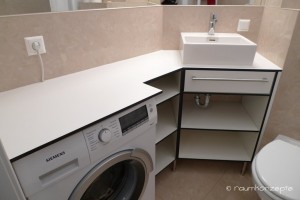 Badeinbau individuell mit Waschtisch Waschmaschine und Stauraum