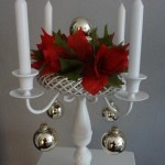 Kerzenleuchter weihnachtlich mit Kranz Weihnachtsstern und goldenen Kugeln