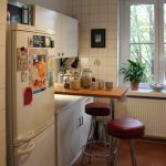 Kuechenzeile weiss nach Umgestaltung mit Essplatz