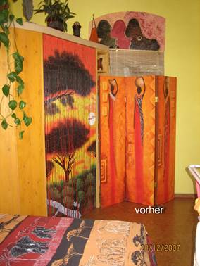Schlafzimmer Regal-Abdeckung vor Umgestaltung in Rot und Orange