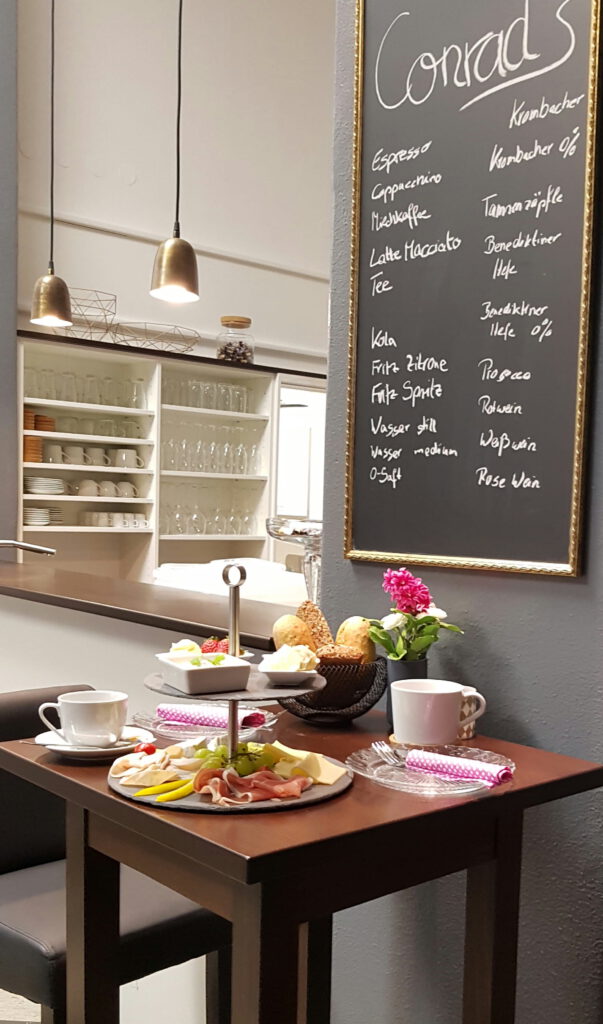 Aula Angebotetafel nachher gefuellt