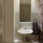 Gaeste-WC mitte nachher mit aufgeraeumtem Eindruck