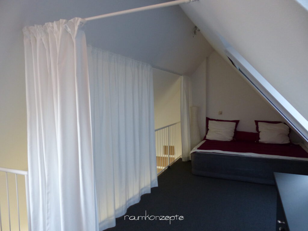 Galerie Gaestebereich mit Doppelbett