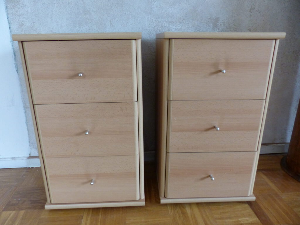 kleine Kommoden vorher, braunes Holzfurnier, nicht schoen