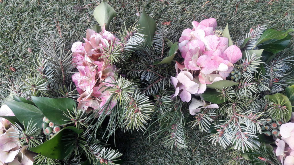 Kranz aus Hortensien, Tanne und Efeu Detailansicht