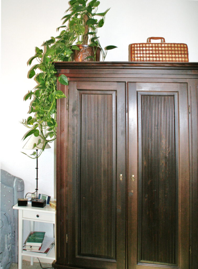 Schlafzimmer alter Kleiderschrank Platz nach Umgestaltung