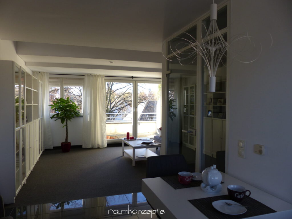 Wohnbereich und Essplatz als räumliche und gestalterische Einheit