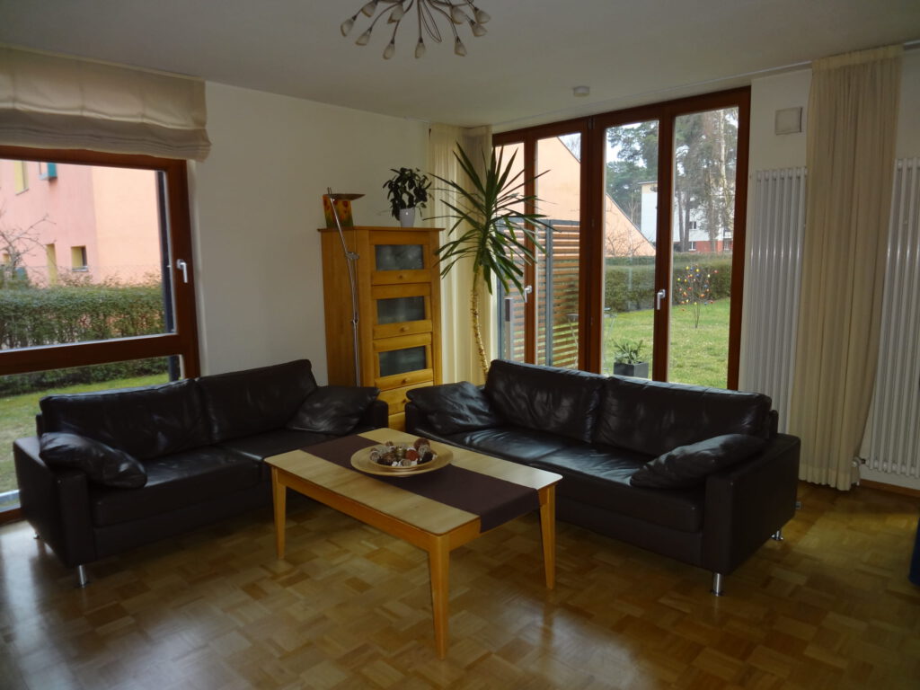 Wohnzimmer vorher Sitzgruppe ueber Eck