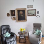 neue Wandgestaltung mit vorhandenen Bildern-nachher